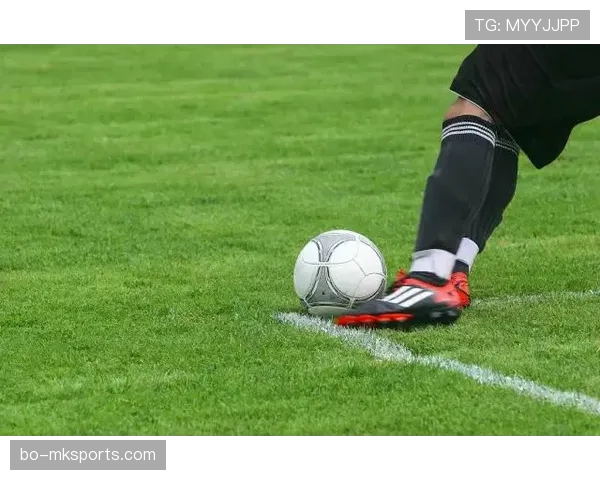 门将释放球规则详解：何时必须脚踩门线才合法？